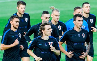 Hrvaške nogometaše bodo doma pričakale horde navijačev in državna odlikovanja