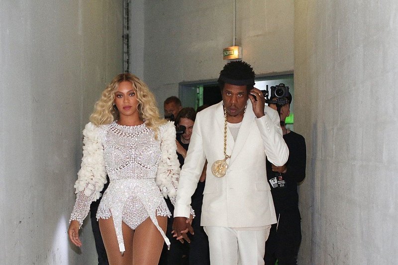 Jay-Z in Beyonce sta na nedeljskem koncertu nastopala v dresih francoske reprezentance (foto: profimedia)