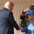 Kaj je Elizabeta II. z broškami želela sporočiti Donaldu Trumpu?