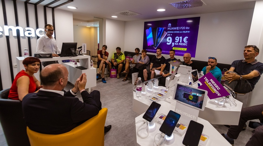Telemach ob 500.000 mobilnem uporabniku prepolovil cene (foto: Telemach Press)