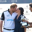 Meghan Markle in princ Harry sta se na polo tekmi strastno poljubila
