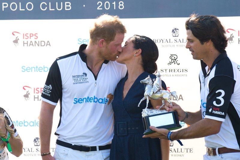 Meghan Markle in princ Harry sta se na polo tekmi strastno poljubila (foto: Profimedia)