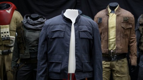 Za jakno Hana Sola bi na londonski dražbi lahko iztržili tudi do milijon funtov