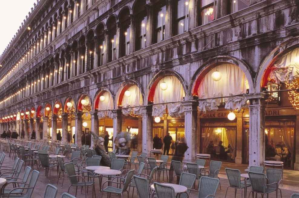 Nov šok iz Benetk: dve steklenički mineralne vode in dve kavi za 43 evrov (foto: Profimedia)