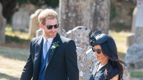 Princ Harry na poroko prišel z veliko luknjo na podplatu čevljev
