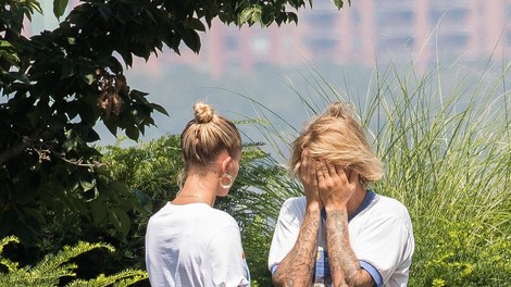Hailey Baldwin v parku tolažila objokanega Justina Bieberja