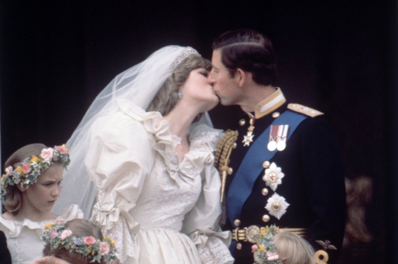 Princa Charlesa je močno razjedalo ljubosumje, ker je bila Diana tako zelo priljubljena pri ljudeh (foto: Profimedia)