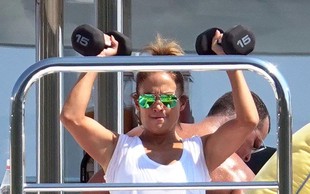 Jennifer Lopez tudi na počitnicah ne preskoči treninga
