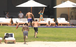 Kendall Jenner na plaži besnela nad paparaci
