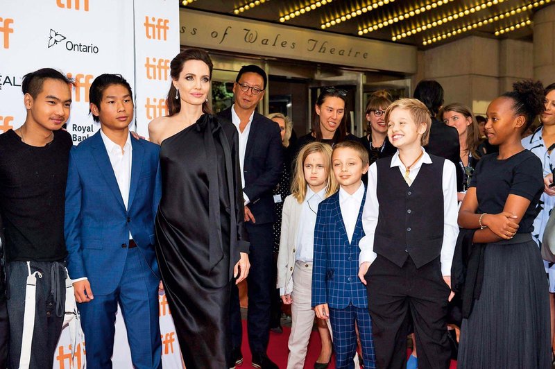 Angelina Jolie ni za dogovor z Bradom Pittom (foto: Profimedia)