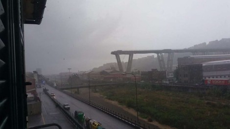 Število žrtev zrušenja viadukta v Genovi se je povzpelo na 42