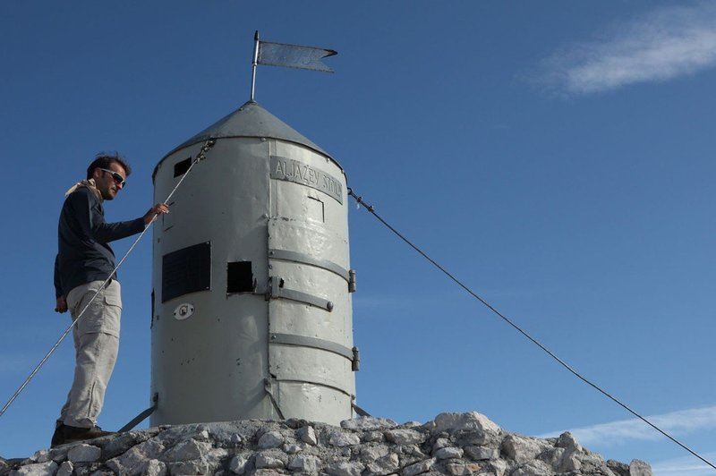 Zaradi obnove bo vrh Triglava nekaj časa brez Aljaževega stolpa (foto: profimedia)