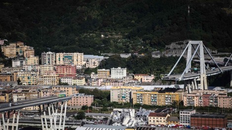 Zrušeni avtocestni viadukt v Genovi je uradno terjal 43 življenj