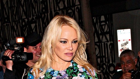 Pamela Anderson: Milijarder jo zasipa z darili