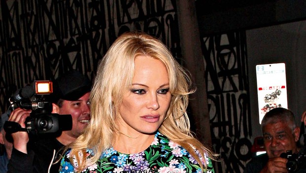 Pamela Anderson: Milijarder jo zasipa z darili (foto: Profimedia)