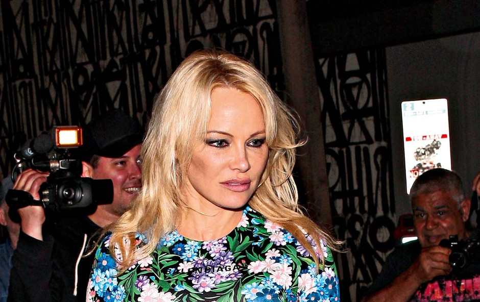 Pamela Anderson: Milijarder jo zasipa z darili (foto: Profimedia)