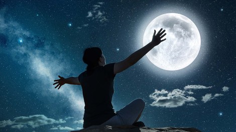 Nina Kasandra Klun: Koruzna luna v znamenju novih kreacij in navdiha