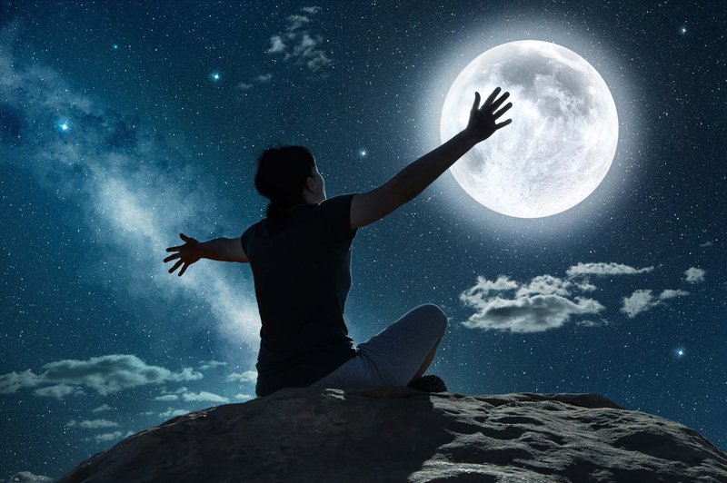 Nina Kasandra Klun: Koruzna luna v znamenju novih kreacij in navdiha (foto: Shutterstock)