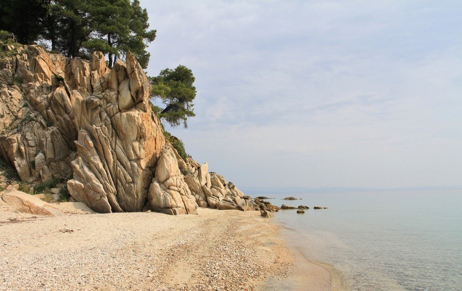 Kamenčki s plaže na grškem otoku Skiatos vas lahko stanejo malo bogastvo (foto: profimedia)