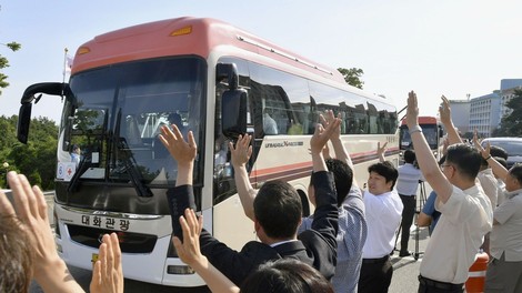 Severna Koreja: Po 70 letih le 12 ur za ponovno snidenje ločenih družin!