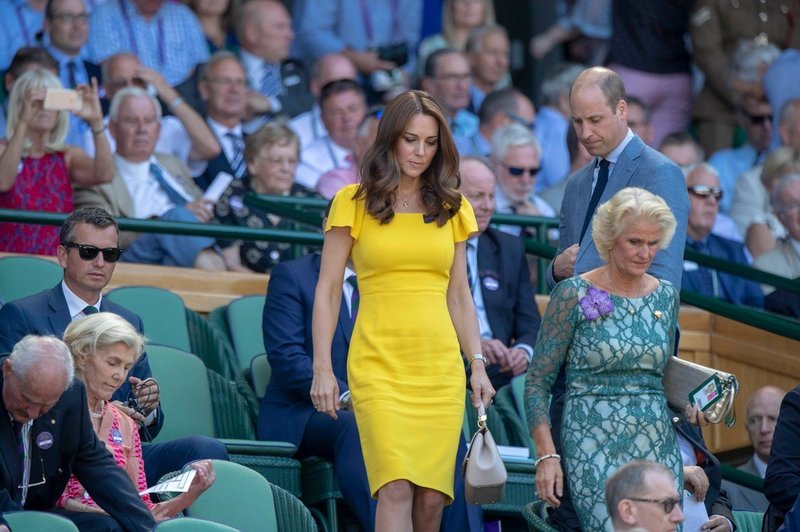 Kate Middleton ima poseben trik, ki ji pomaga, da med hojo ves čas ostaja elegantna (foto: Profimedia)