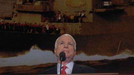 Poklon ameriških politikov preminulemu republikanskemu senatorju Johnu McCainu