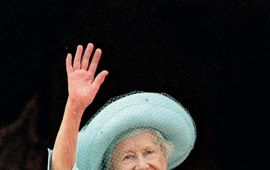 Kraljica Elizabetha je Harryju zapustila več kot Williamu (foto: Profimedia)
