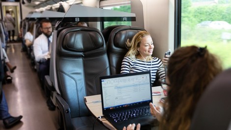 Prebiranje e-pošte na poti na delo bi se moralo šteti v delovni čas, pravijo britanski raziskovalci