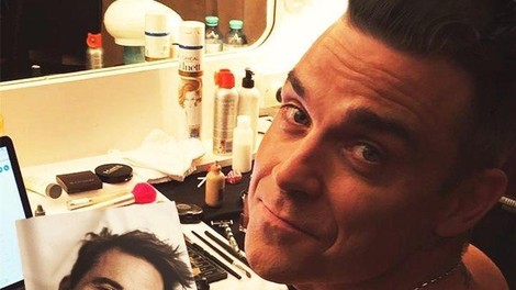 Robbie Williams v brutalno iskreni biografiji Odkrito: »Prečkal sem obzorje, pa sem še vedno tu!«