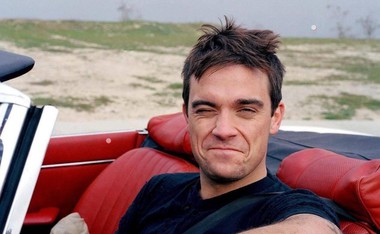 Robbie Williams v brutalno iskreni biografiji Odkrito: »Prečkal sem obzorje, pa sem še vedno tu!«