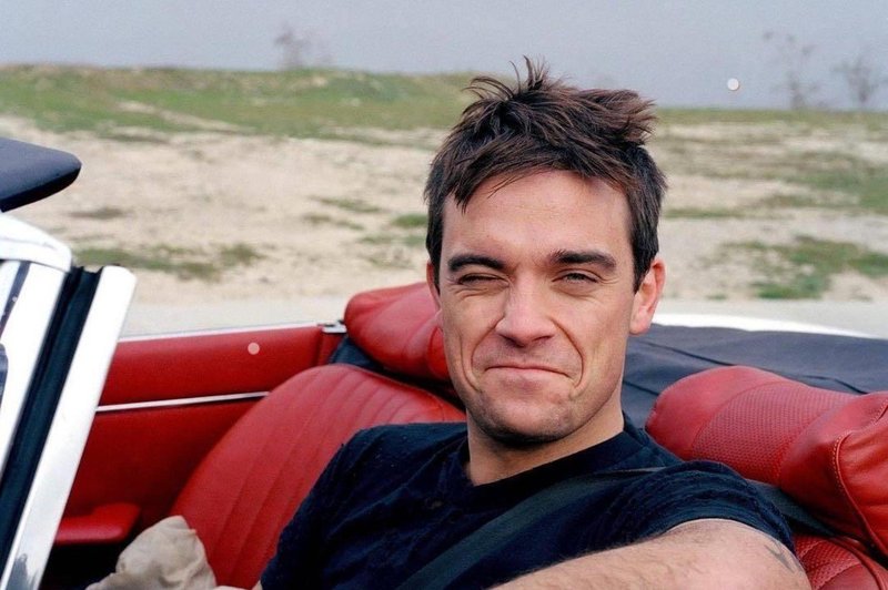 Robbie Williams po karanteni končno doma: Poglejte, kako vesela je bila družina! (foto: profimedia)