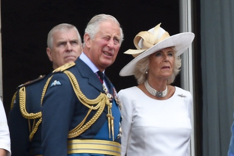 Princ Charles zanikal, da bi imel slab odnos z Williamom in Harryjem (foto: Profimedia)
