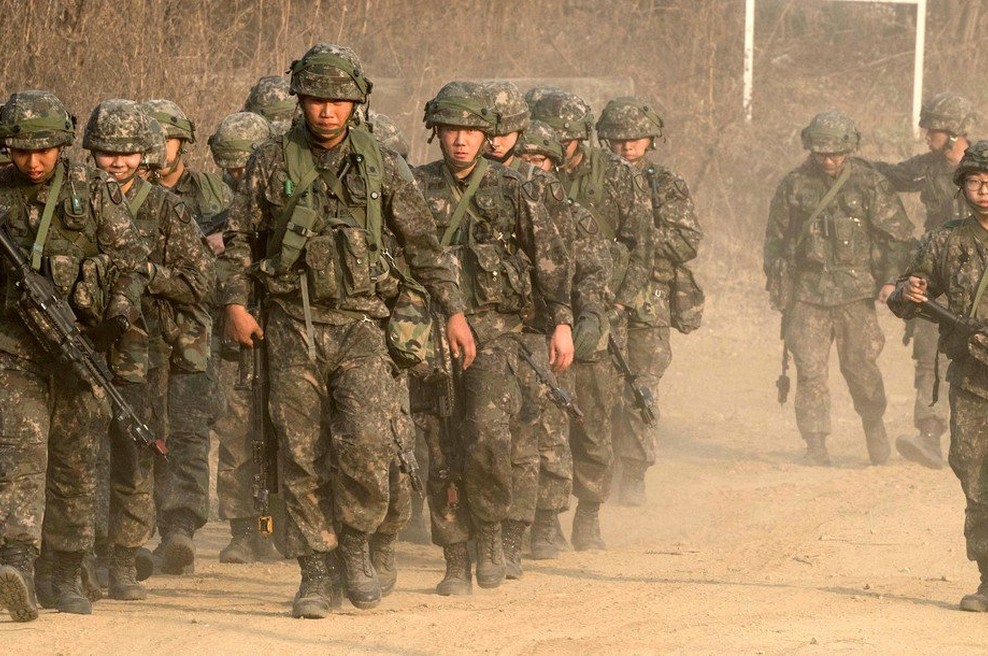 Južna Koreja: Študentje so se raje zredili, kot da bi šli v vojsko (foto: Profimedia)