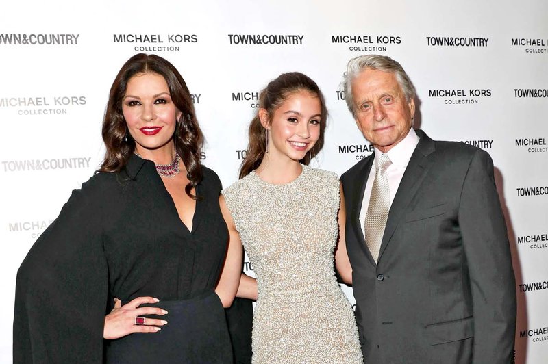 Catherine Zeta Jones in Michael Douglas sta ponosna na 15-letno hčerko (foto: Profimedia)