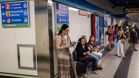 Na madridski podzemni železnici ženski v torbici eksplodiral prenosni računalnik