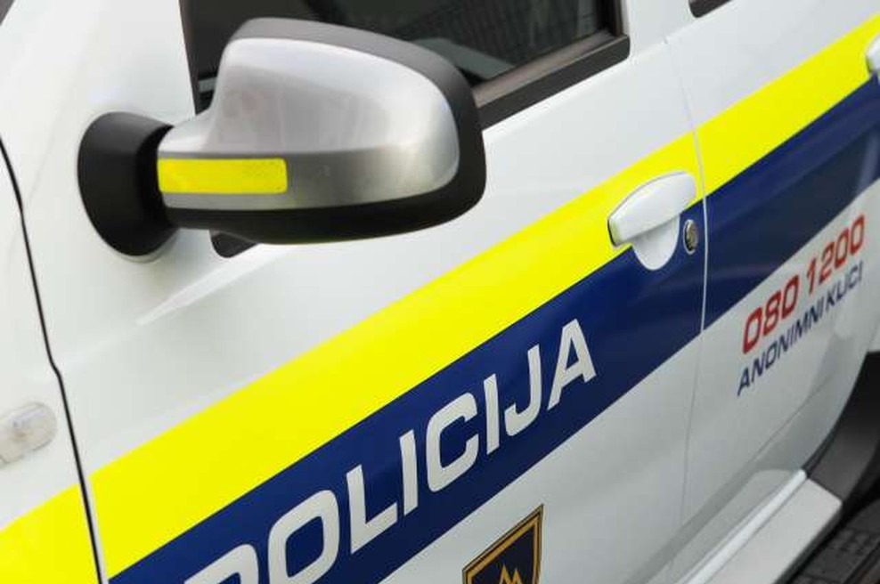 Beltinci: Močno vinjen voznik napadel policista in končal v priporu (foto: Daniel Novakovič/STA)