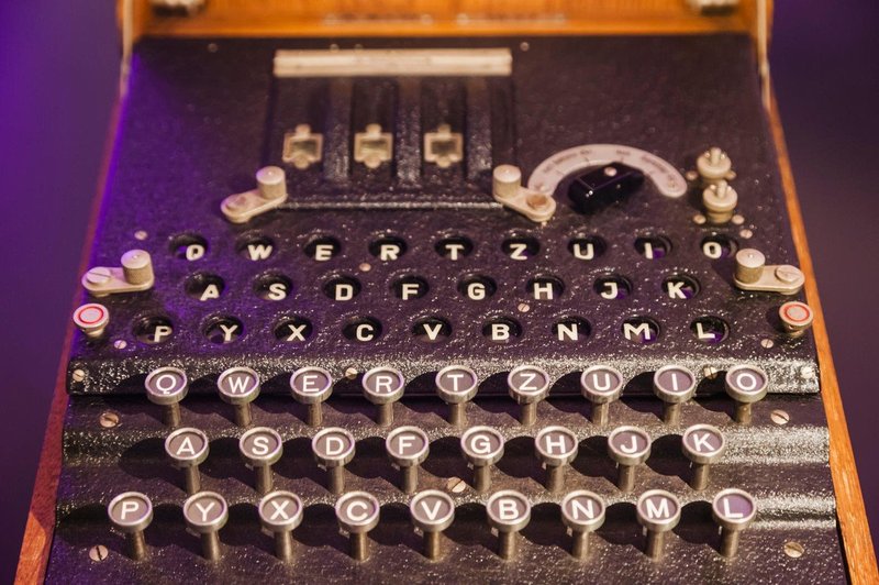 V Sputniku predavanje Marka Baldwina - priznanega strokovnjaka za kodirni stroj Enigma (foto: profimedia)