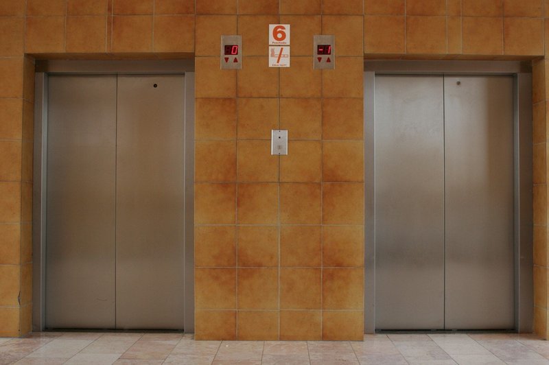 Moški je bil tri dni ujet v dvigalu (foto: Profimedia)