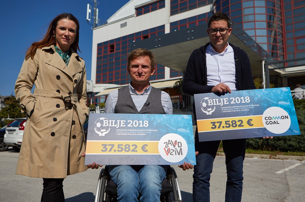 Tjaša Slokar Kos, direktorica in odgovorna urednica informativnega programa PRO PLUS, David Razboršek, drektor Zavoda Vozim, in Luka Simovič, predsednik ND Bilje (foto: Pop tv)