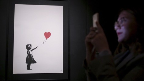 Kako je genialni Banksy šokiral z uničenjem lastne umetnine
