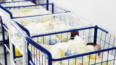 Primer ukradenih dojenčkov iz Španije: Zdravnik spoznan za krivega!