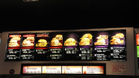 V požaru v restavraciji pod Kolosejem za več deset tisoč evrov škode