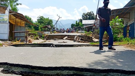 Močan potres stresel Indonezijo in Papuo Novo Gvinejo