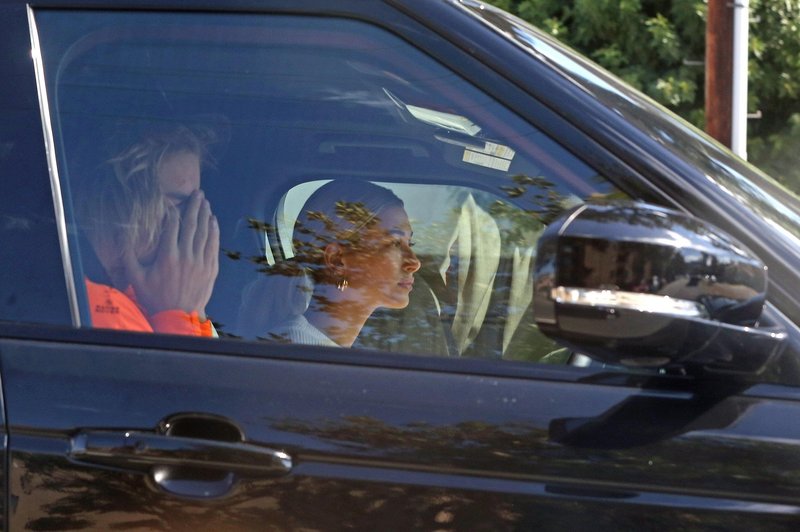 Paparaci Justina Bieberja ujeli povsem objokanega v avtu (foto: Profimedia)