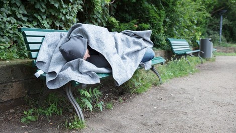 Madžarska z današnjim dnem prepoveduje brezdomstvo