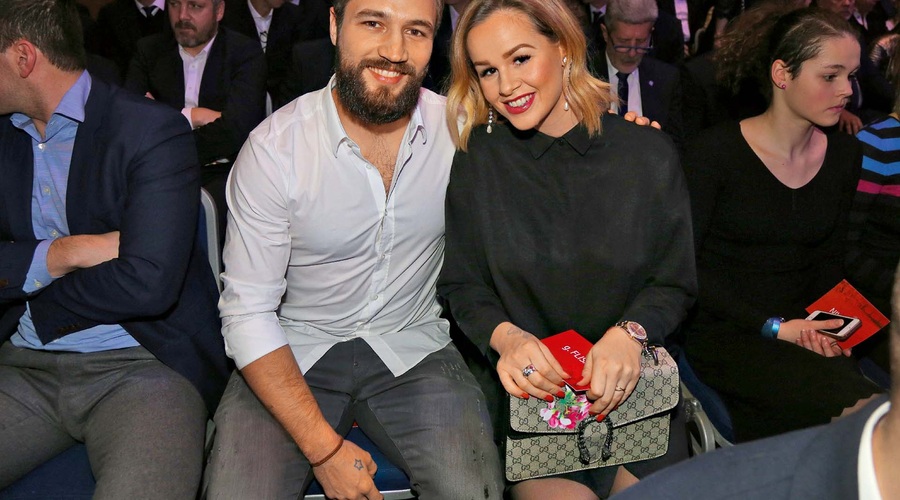 Izbranka Filipa Flisarja blesti z modnim kosom o katerem številni le sanjajo! (foto: Mediaspeed)