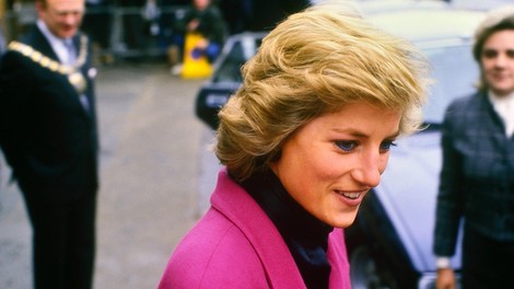 Zdaj je znano, zakaj je imela princesa Diana vedno sklonjeno glavo