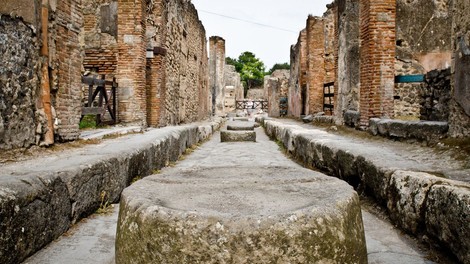 Vezuv je Pompeje uničil po oktobru leta 79, ne pa avgusta