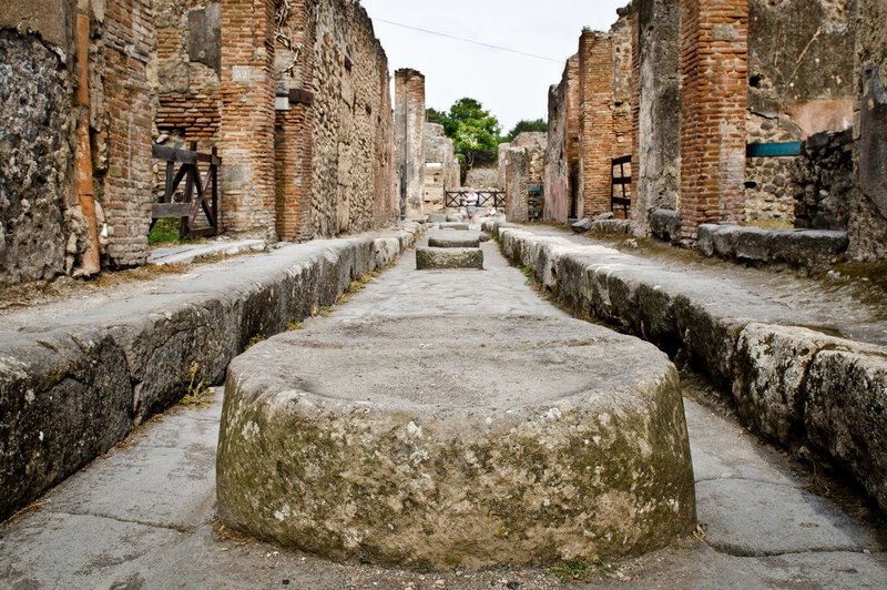 Vezuv je Pompeje uničil po oktobru leta 79, ne pa avgusta (foto: Profimedia)