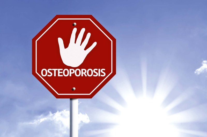 Osteoporoza: Poskrbite za svoje kosti! (foto: Shutterstock)